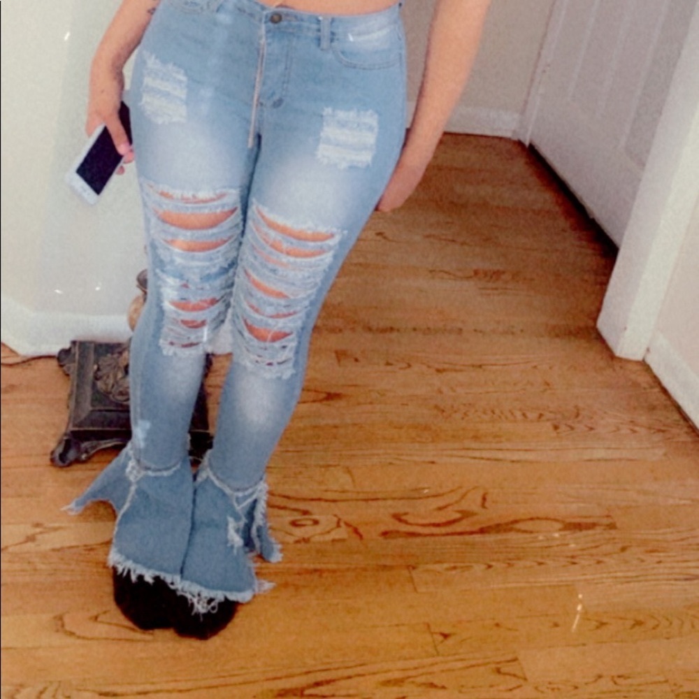 Ripped Jean - Picture 3 of 4